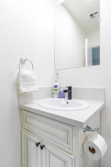Enjoy Alhambra Night Life At 2Br Apt 외부 사진